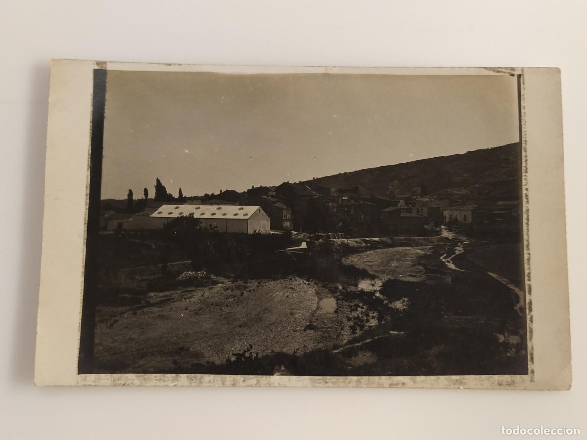 Postales: LUGAR SIN IDENTIFICAR - PUEBLO JUNTO AL RIO - FOTOGRAFICA - POSTAL ANTIGUA - (116.747)