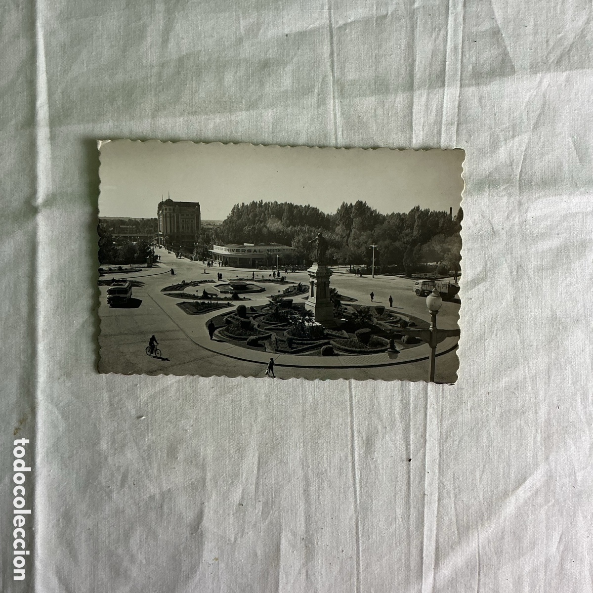 Postales: Postal antigua Le&oacute;n &ndash; Plaza de Guzm&aacute;n el Bueno &ndash; Ediciones Postal Garabella Zaragoza &ndash; a&ntilde;os 50-60