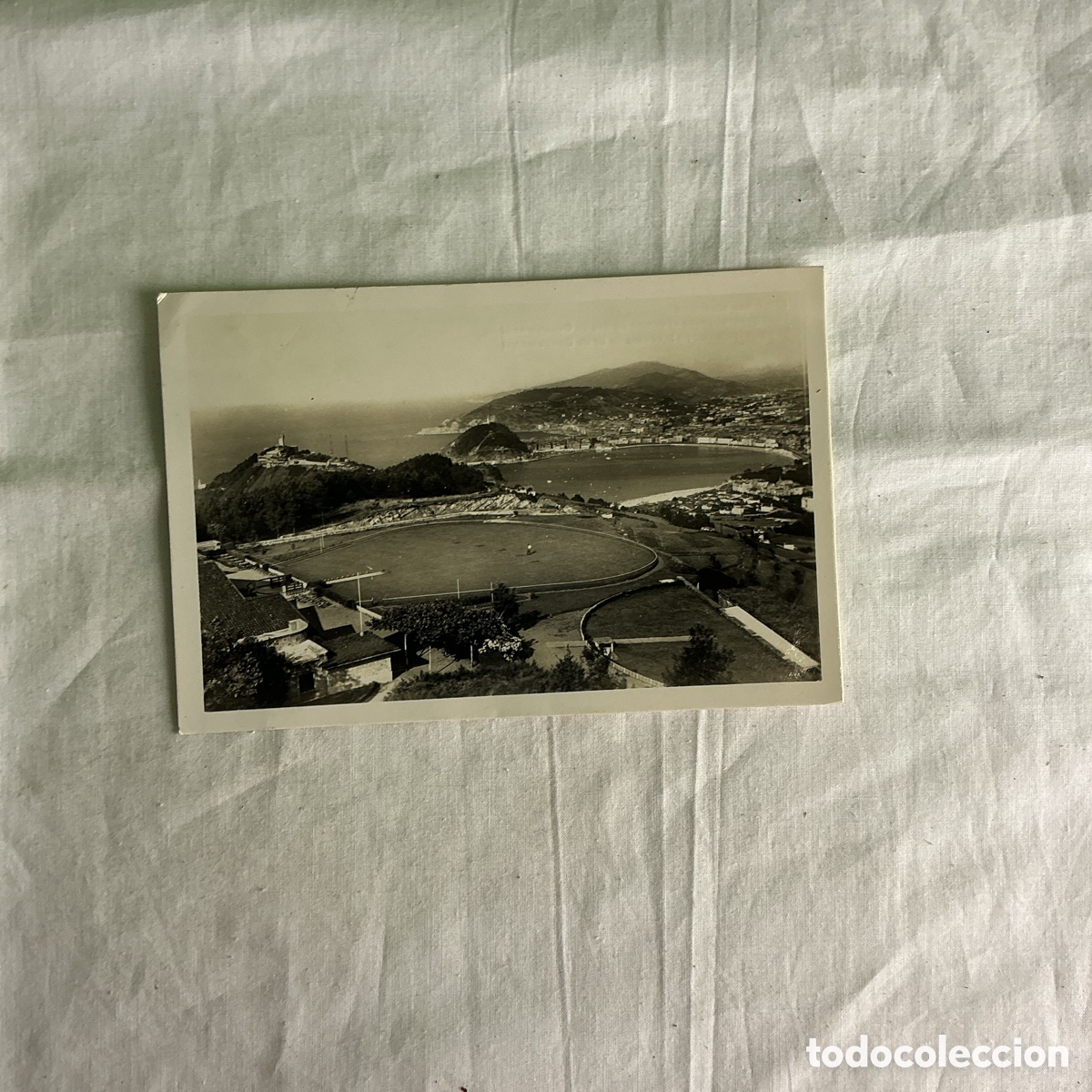 Postales: Postal antigua San Sebasti&aacute;n &ndash; Vista desde el campo de tiro de Gudamendi &ndash; 1956