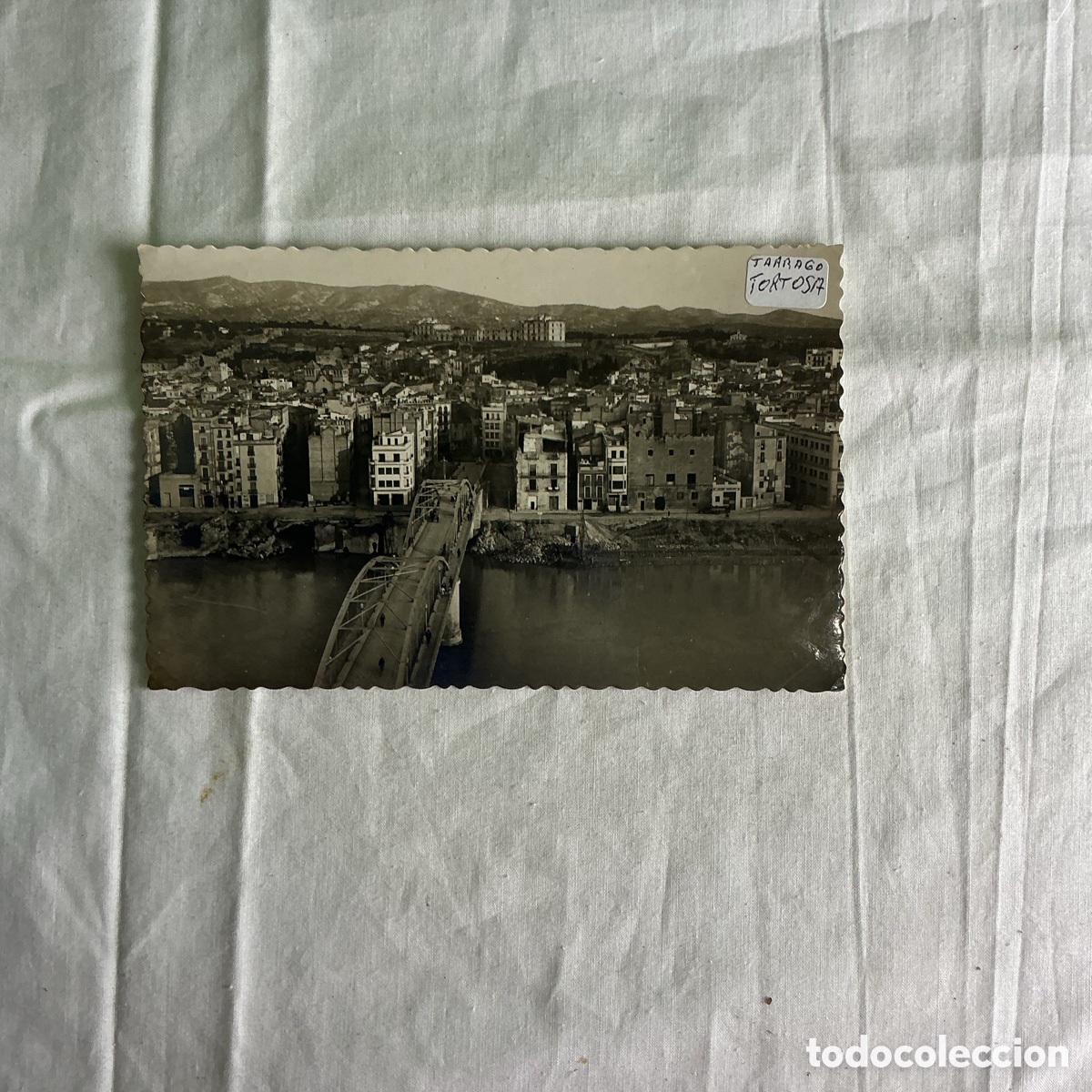 Postales: Antigua postal de Tortosa (Tarragona) &ndash; Vista parcial y puente sobre el Ebro &ndash; Circulada 1957