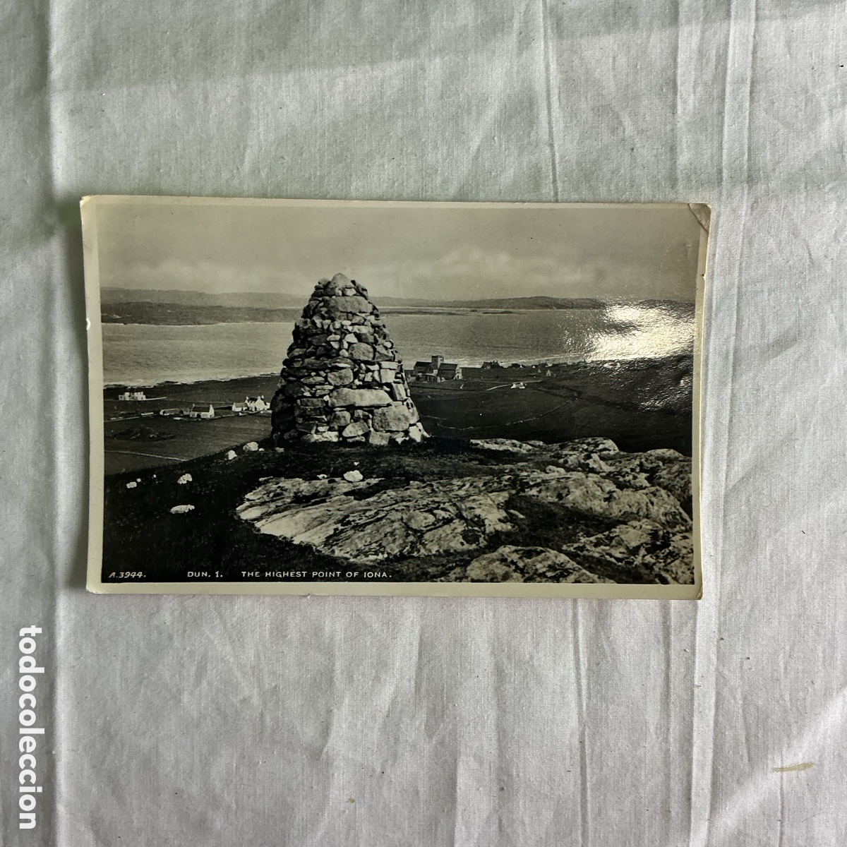Postales: Postal antigua Escocia &ndash; Dun I, punto m&aacute;s alto de la isla de Iona &ndash; Circulada &ndash; 1957