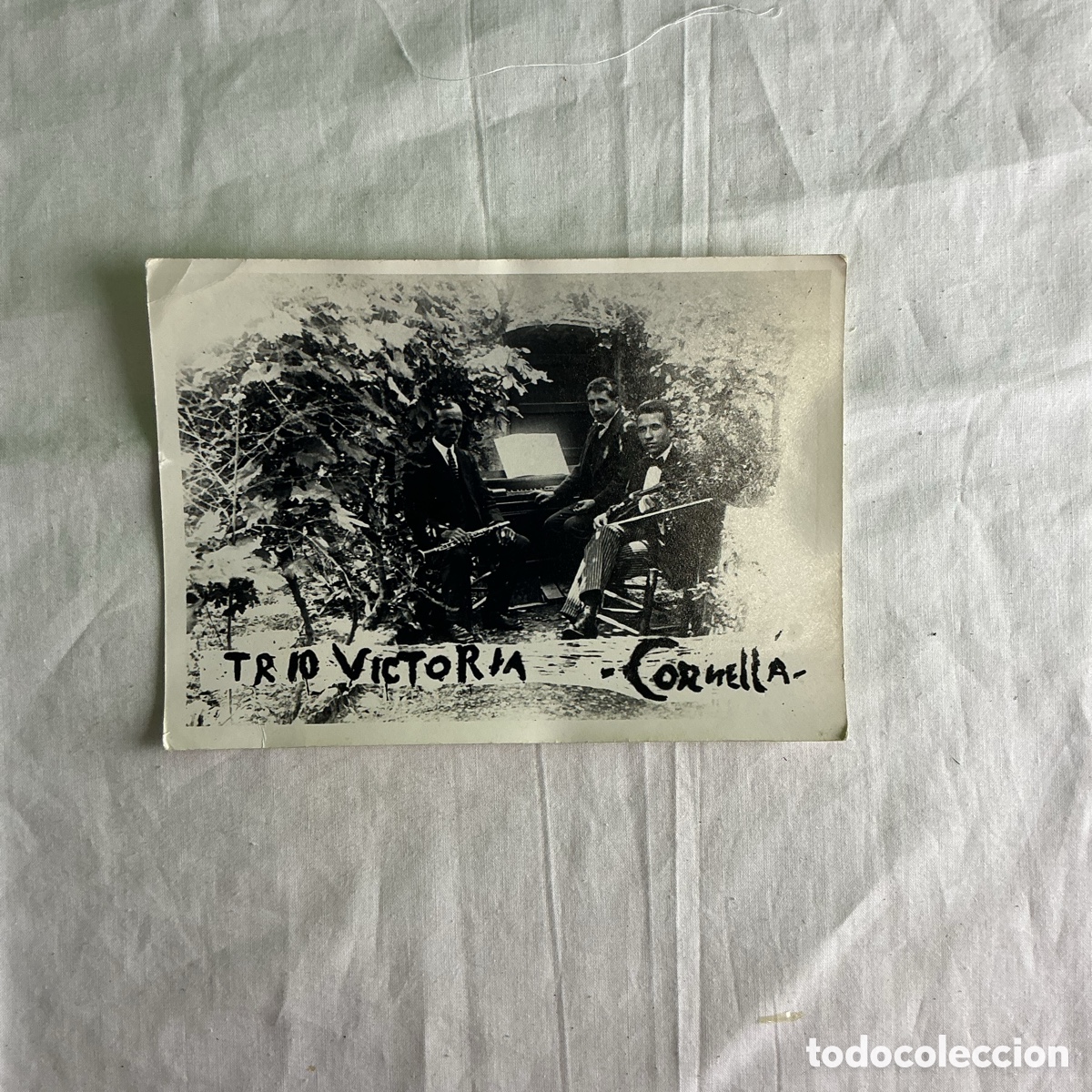 Postales: Fotograf&iacute;a antigua Tr&iacute;o Victoria &ndash; Cornella &ndash; M&uacute;sicos con viol&iacute;n, clarinete y piano &ndash; A&ntilde;os 30-40