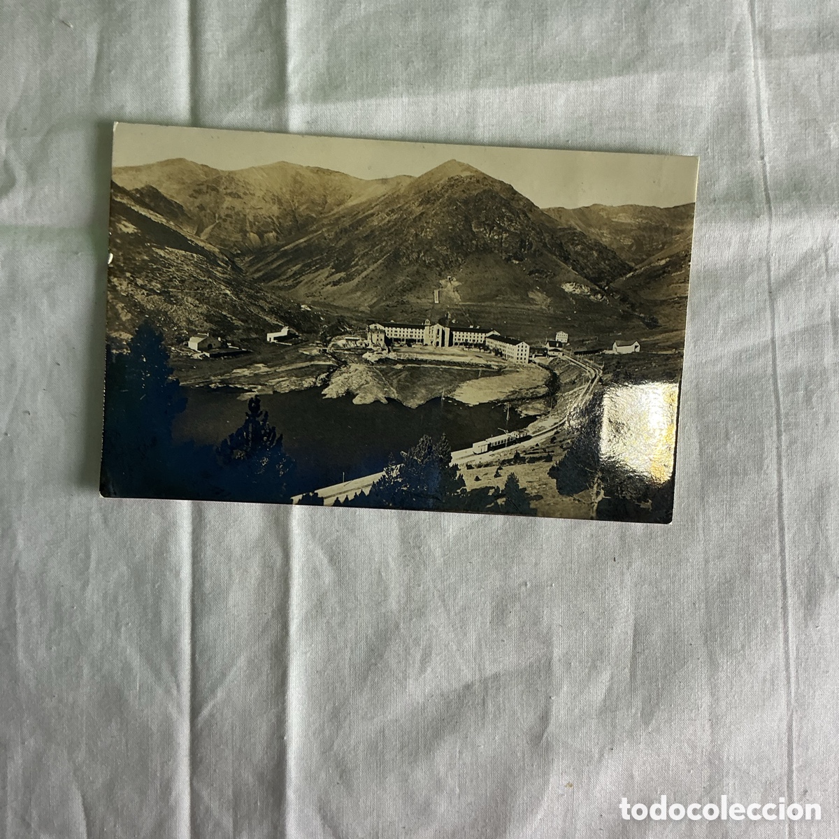 Postales: Postal antigua N&uacute;ria (Girona) &ndash; Santuario de Nuria desde el V&iacute;a Crucis &ndash; Pirineos, fechada en 1958