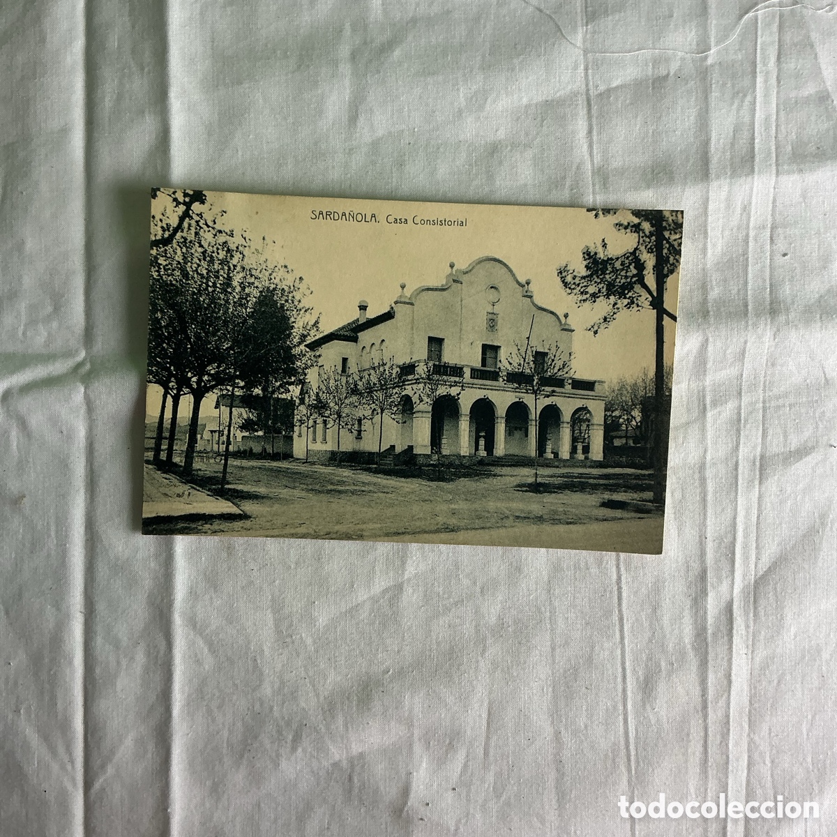Postales: Postal antigua Sarda&ntilde;ola &ndash; Casa Consistorial &ndash; circulada en 1951 a Barcelona, fotograf&iacute;a hist&oacute;rica