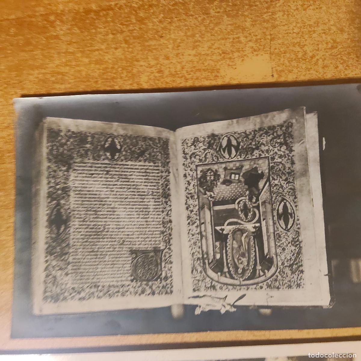 Postales: Postal o fotograf&iacute;a o reproducci&oacute;n de un libro antiguo