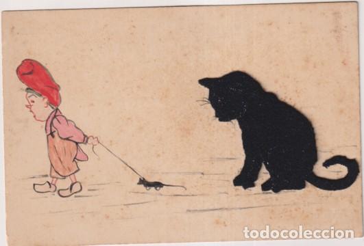 Postkarten: Postal artesanal. dibujada y coloreada a mano, Gato de tela. Firma: D. A. Sobre una postal anterior