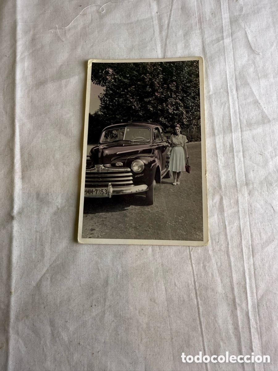 Postales: Fotograf&iacute;a antigua mujer con autom&oacute;vil cl&aacute;sico matr&iacute;cula MM &ndash; a&ntilde;os 40&ndash;50
