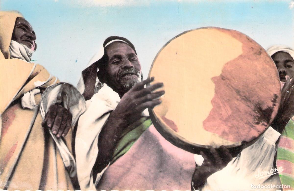 Postales: Postal de m&uacute;sicos tocando el tam-tam en Argel