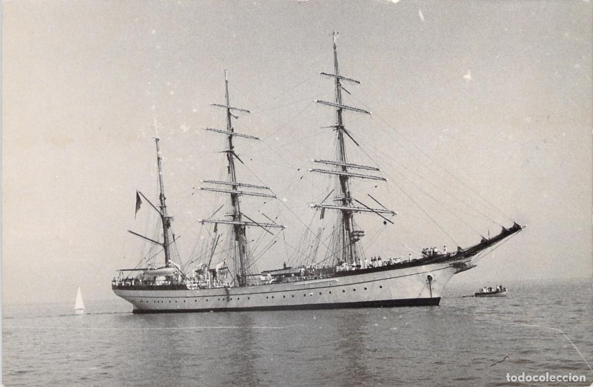 Postcards: Postal de un majestuoso barco velero en el mar