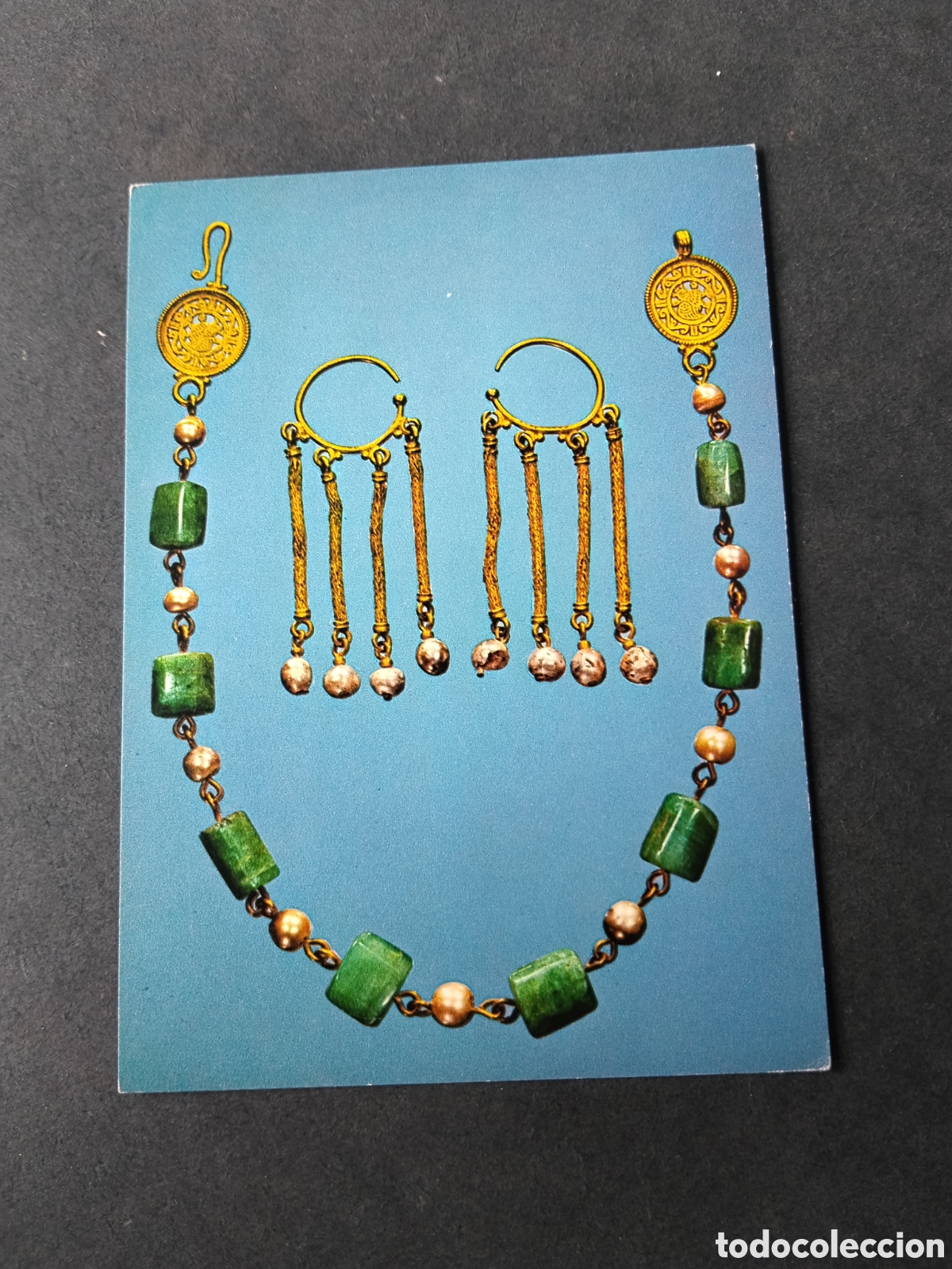 Postales: Postal Necklace of emeralds and pearls With gold Links and clasp .