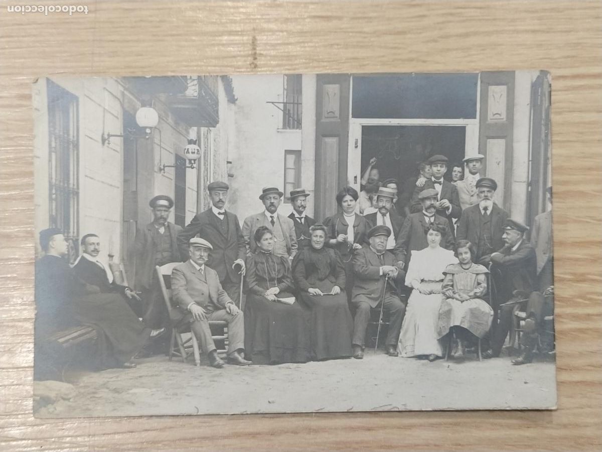 Postales: ESPA&Ntilde;A - LUGAR SIN IDENTIFICAR - GENTE REUNIDA EN LA CALLE - FOTOGRAFICA - POSTAL ANTIGUA -(117.022)