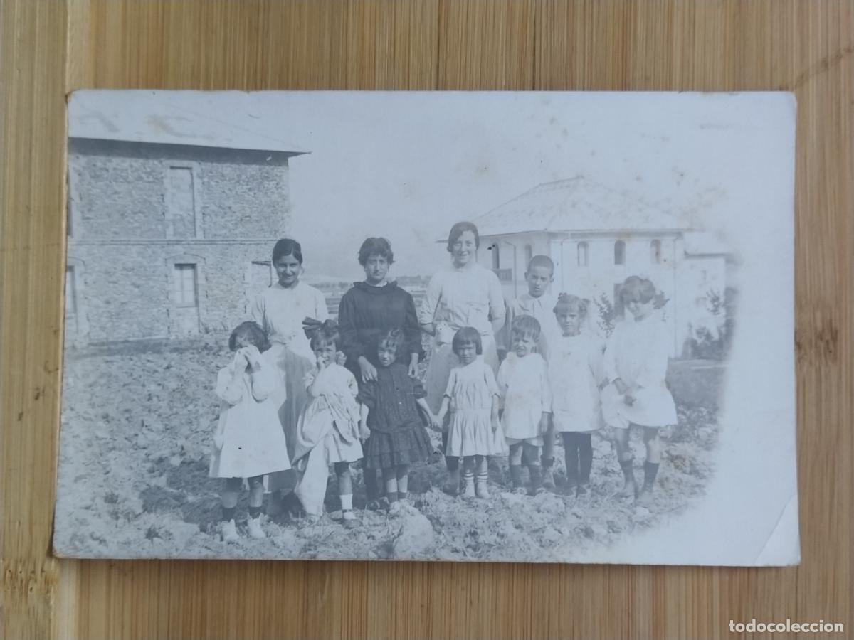 Postales: LUGAR SIN IDENTIFICAR - NI&Ntilde;OS Y MUJERES - FOTOGRAFICA - POSTAL ANTIGUA -(117.050)