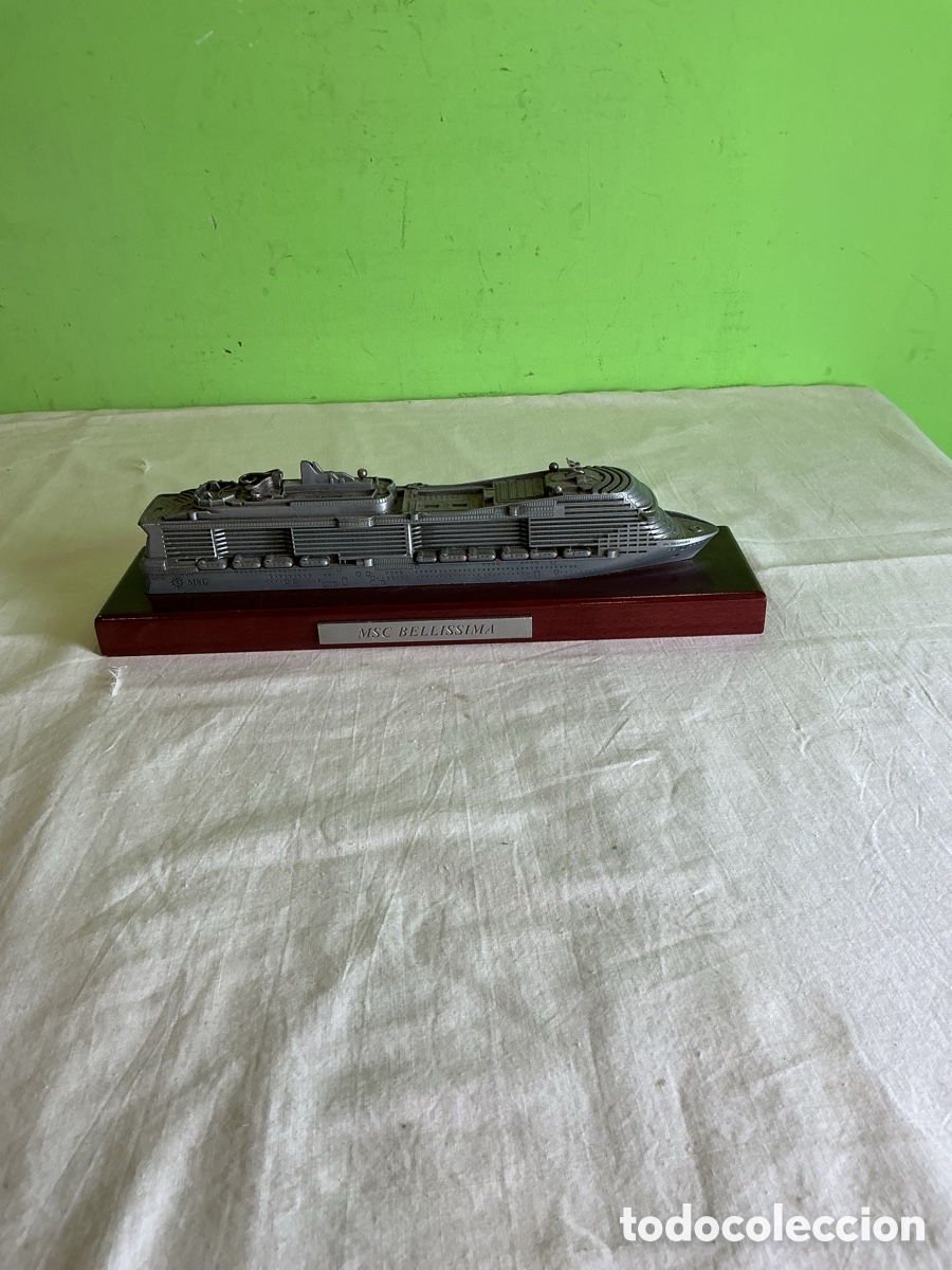 Radio control: Escultura barco crucero MSC Bellissima sobre peana de madera &ndash; pieza decorativa coleccionismo naval