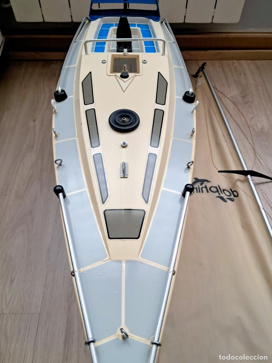 Radio control: Velero RC navegable. No incluye componentes RC.