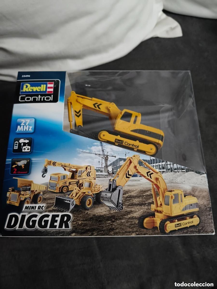 Radio Control: mini excavadora teledirigida Revell Control 23496 Mini RC Digger en su caja original de color amaril