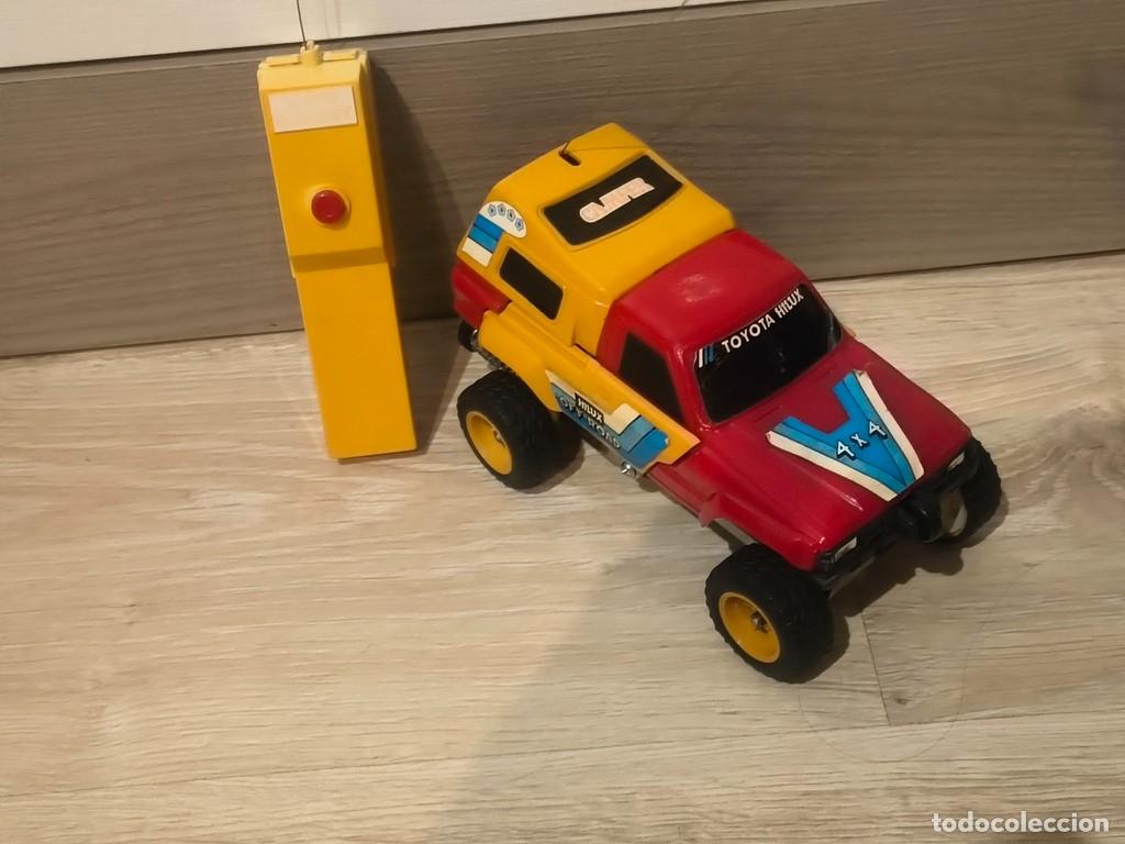 Radio control: COCHE TELEDIRIGIDO RADIO CONTROL TOYOTA HILUX A&Ntilde;OS 80 **DESPIECE**