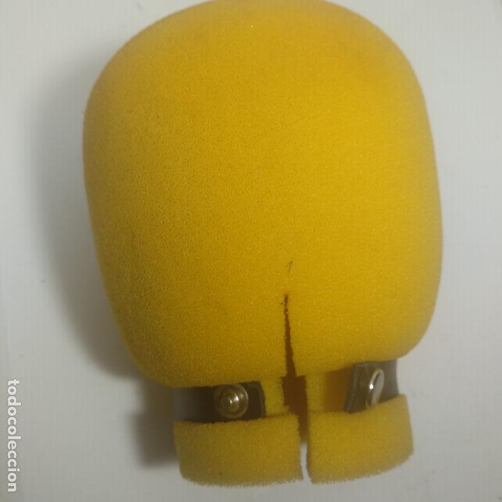 Radios antiguas: Espuma amarilla para micr&oacute;fono marca fonestar - Foto 2
