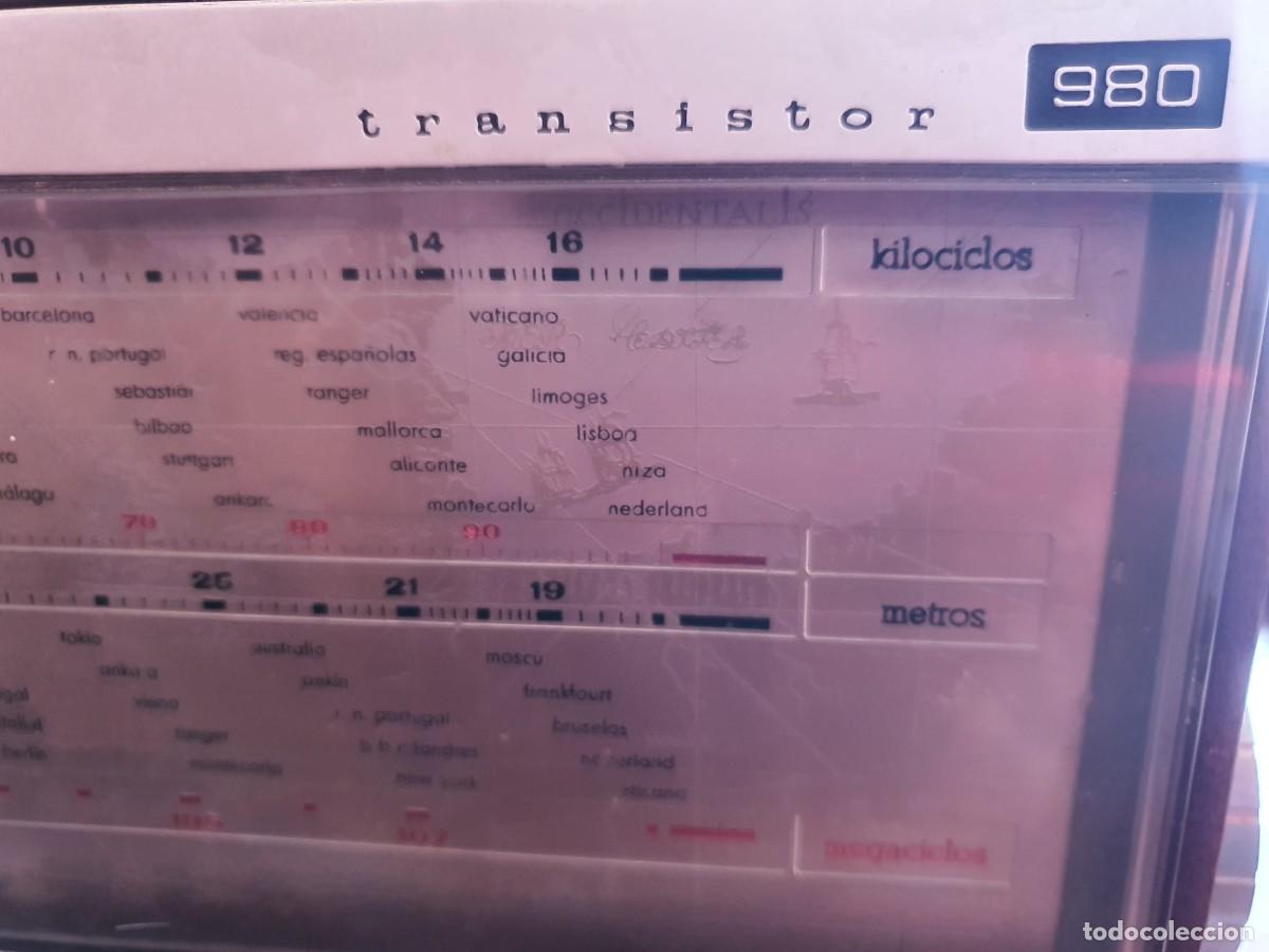 Radios antiguas: Radio transistor vintage Lavis 980 funcionando - Foto 3