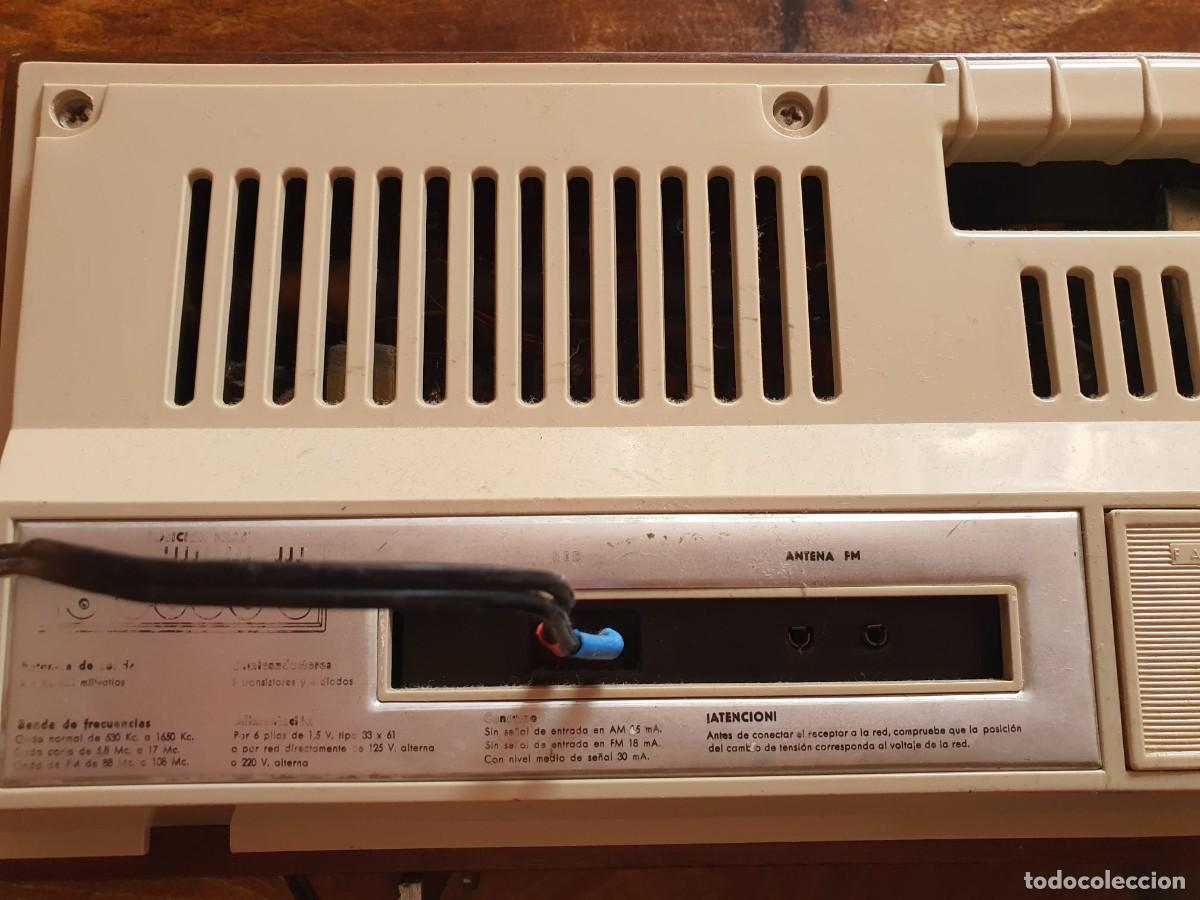 Radios antiguas: Radio transistor vintage Lavis 980 funcionando - Foto 6