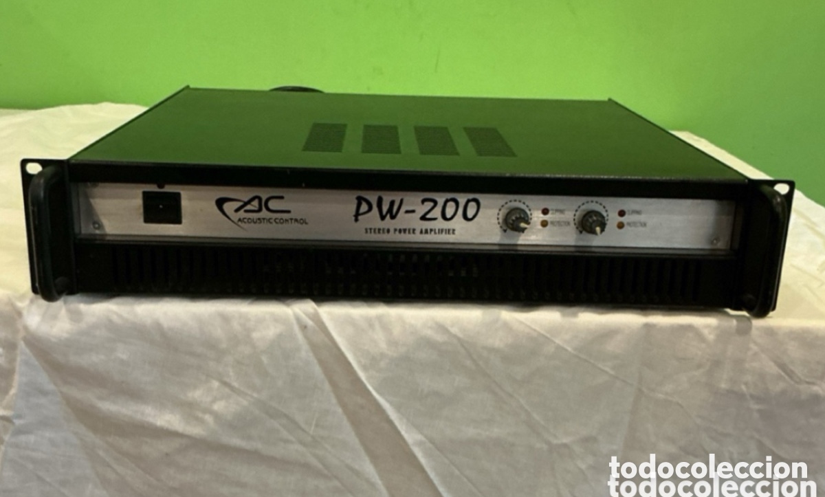 Radios Anciennes: amplificador de potencia est&eacute;reo Acoustic Control PW-200.