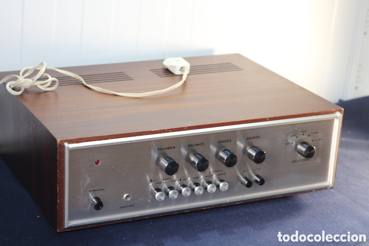 R&aacute;dios antigos: Amplificador est&eacute;reo vintage con acabado en madera