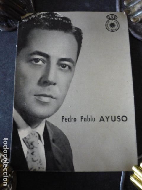 Radios antiguas: RADIO MADRID CADENA SER PEDRO PABLO AYUSO LOCUTOR TARJETA CON FIRMA AUTOGRAFA MESA PETITORIA CARIDAD