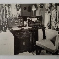 Radios antiguas: FOTOGRAFIA POSTAL RADIOAFICIONADO CON SU EQUIPO, AÑOS 50