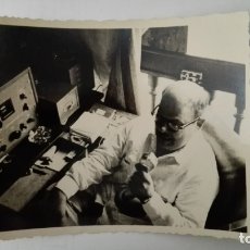 Radios antiguas: FOTOGRAFIA RADIOAFICIONADO CON SU EQUIPO, AÑOS 50