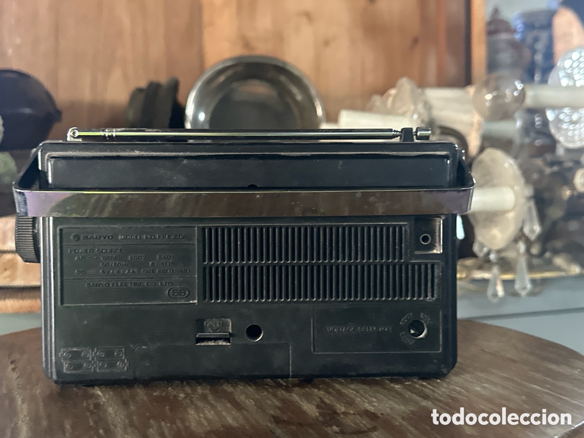 Radios antiguas: Sanyo 2 band receiver radio - Foto 2