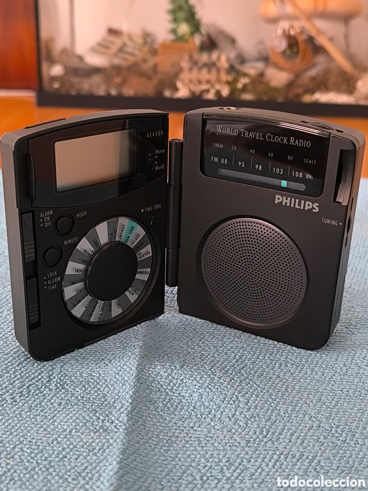 Radios antiguas: Radio reloj Philips mundial - Foto 1