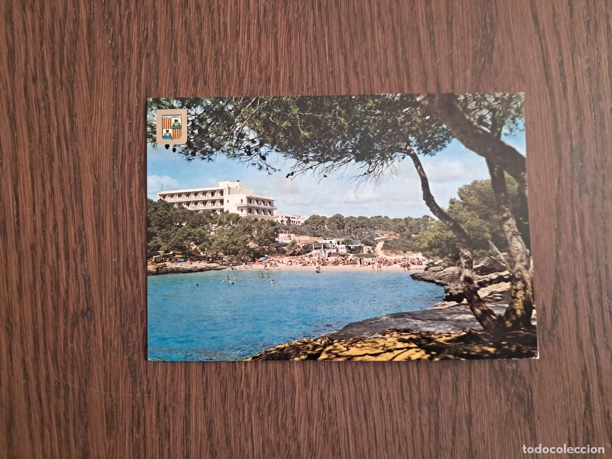 Radios antiguas: postal QSL radioaficionados, Playa de Cala gran y hotel Rocador, Cala D'Or, Mallorca, a&ntilde;o 1975.