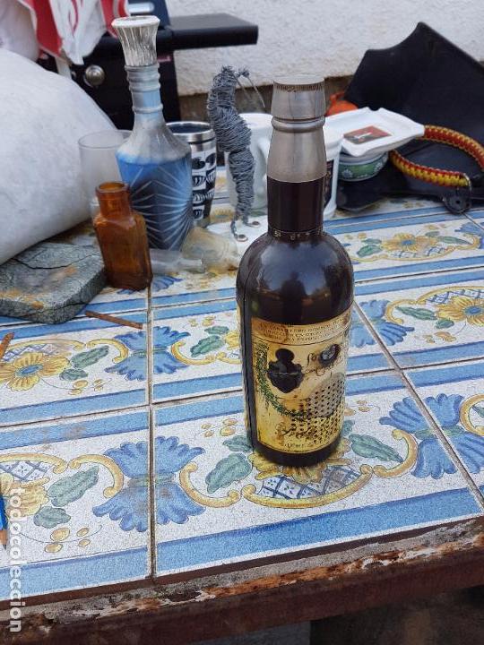 Radios de galena: ANTIGUA RADIO CON FORMA DE BOTELLA. - Foto 1