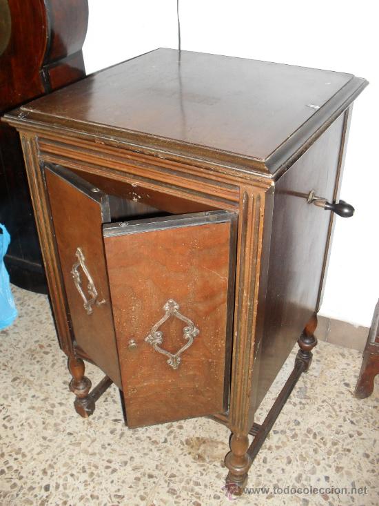 Gram&oacute;fonos y gramolas: GRAMOLA CON MUEBLE DE MADERA - Foto 2
