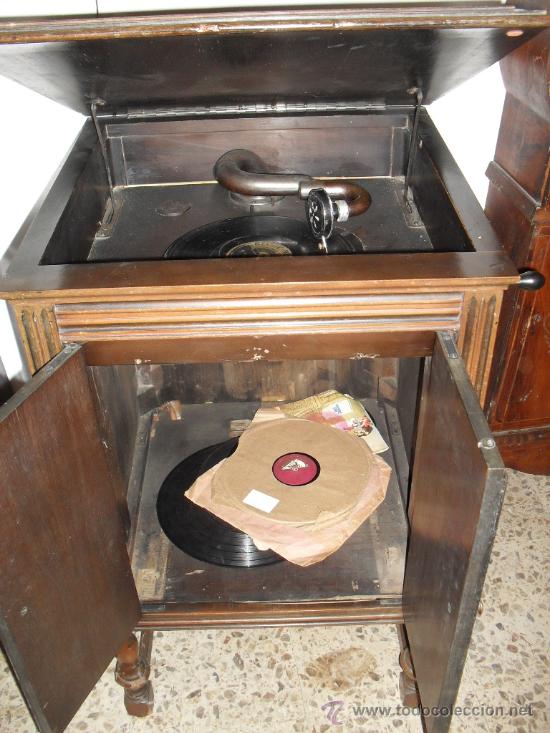 Gram&oacute;fonos y gramolas: GRAMOLA CON MUEBLE DE MADERA - Foto 3