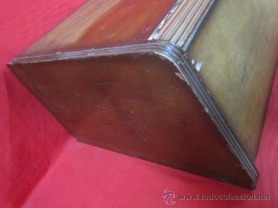 Gram&oacute;fonos y gramolas: Tocadiscos antiguo con caja de madera para restaurar. - Foto 2