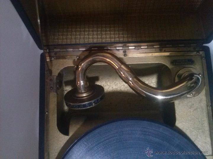 Gram&oacute;fonos y gramolas: antiguo gramofono parlophone - Foto 3
