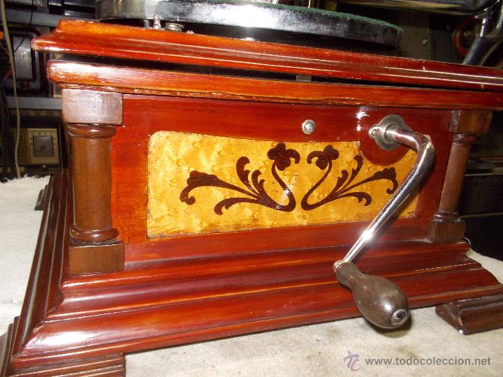 Gram&oacute;fonos y gramolas: Gramofono de La voz de su amo funcionando - Foto 2
