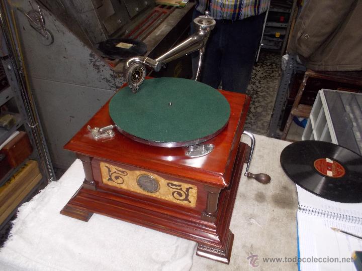 Gram&oacute;fonos y gramolas: Gramofono de La voz de su amo funcionando - Foto 4
