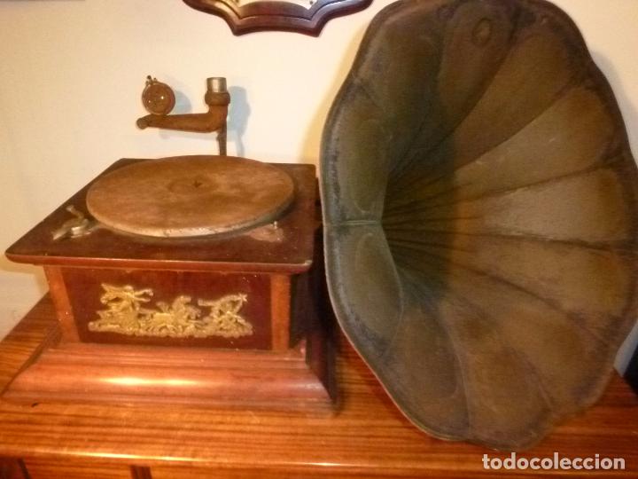 Gram&oacute;fonos y gramolas: gramofono con trompa - Foto 1