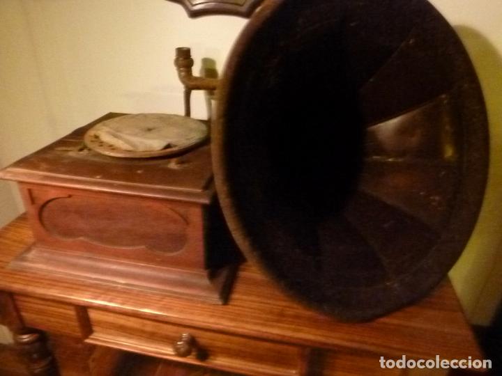 Gram&oacute;fonos y gramolas: caja de gramofono con trompa - Foto 1