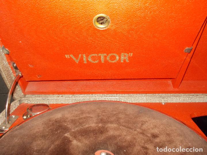 Gram&oacute;fonos y gramolas: gramola de maleta victor funcionando - Foto 12