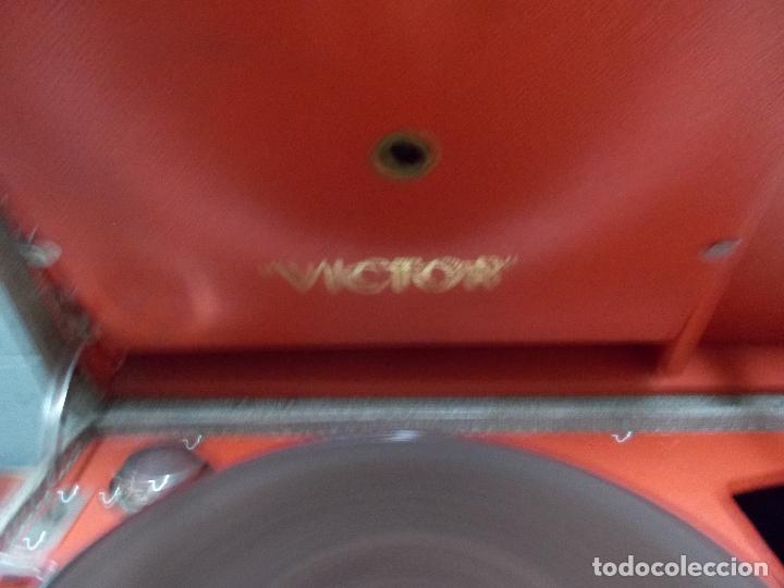 Gram&oacute;fonos y gramolas: gramola de maleta victor funcionando - Foto 13