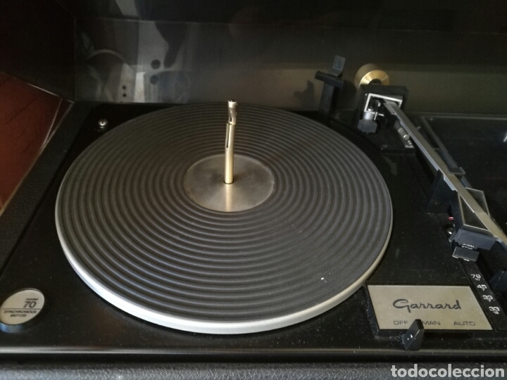 Gram&oacute;fonos y gramolas: Gran tocadiscos antiguo funcionando - Foto 3