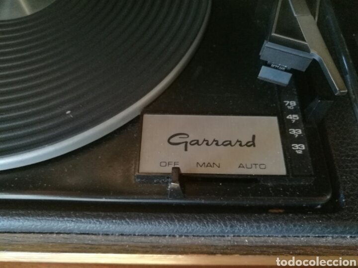 Gram&oacute;fonos y gramolas: Gran tocadiscos antiguo funcionando - Foto 4