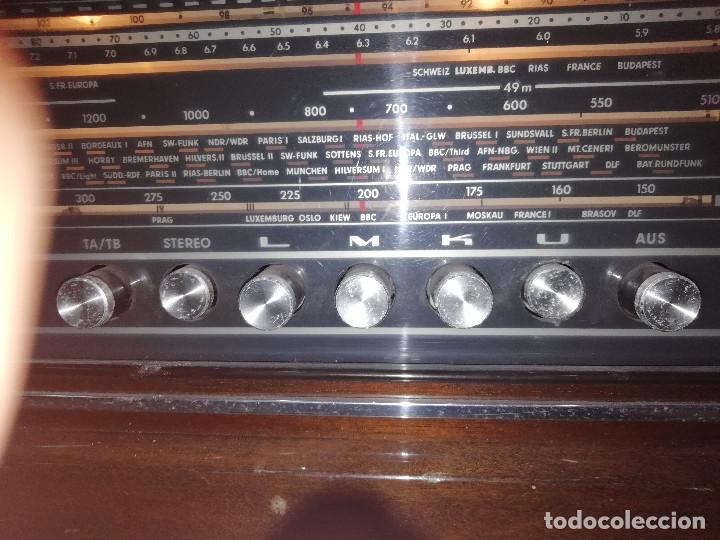 Gram&oacute;fonos y gramolas: RADIO TOCADISCOS MUEBLE GRUNDIG FUNCIONANDO 220V - Foto 2