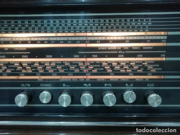 Gram&oacute;fonos y gramolas: RADIO TOCADISCOS MUEBLE GRUNDIG FUNCIONANDO 220V - Foto 3