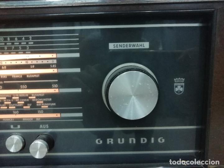 Gram&oacute;fonos y gramolas: RADIO TOCADISCOS MUEBLE GRUNDIG FUNCIONANDO 220V - Foto 4