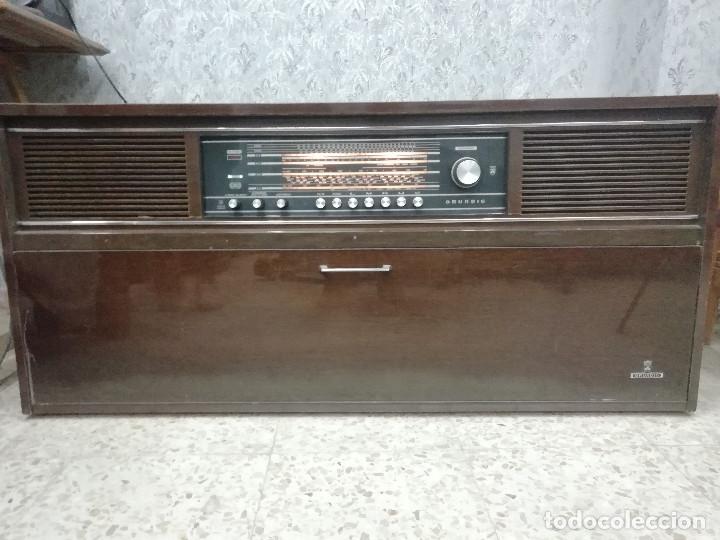 Gram&oacute;fonos y gramolas: RADIO TOCADISCOS MUEBLE GRUNDIG FUNCIONANDO 220V - Foto 8
