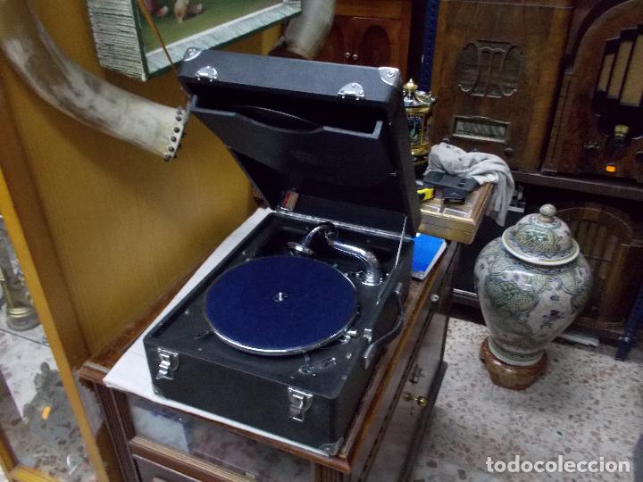 Gram&oacute;fonos y gramolas: Gramola columbia funcionando - Foto 1