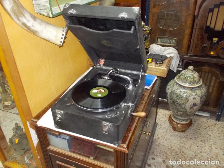 Gram&oacute;fonos y gramolas: Gramola columbia funcionando - Foto 8